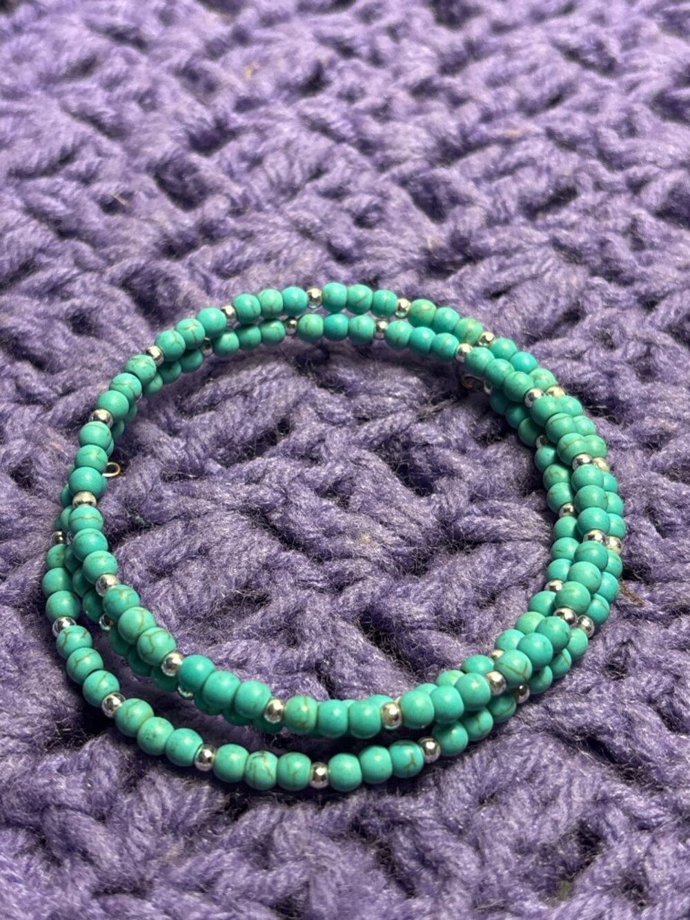 Dyed Howlite Faux Turquoise Beaded Memory Wire Bracelet Silvertone Spacer Beads